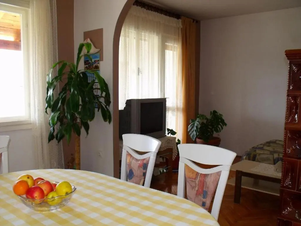 Apartments Cerin