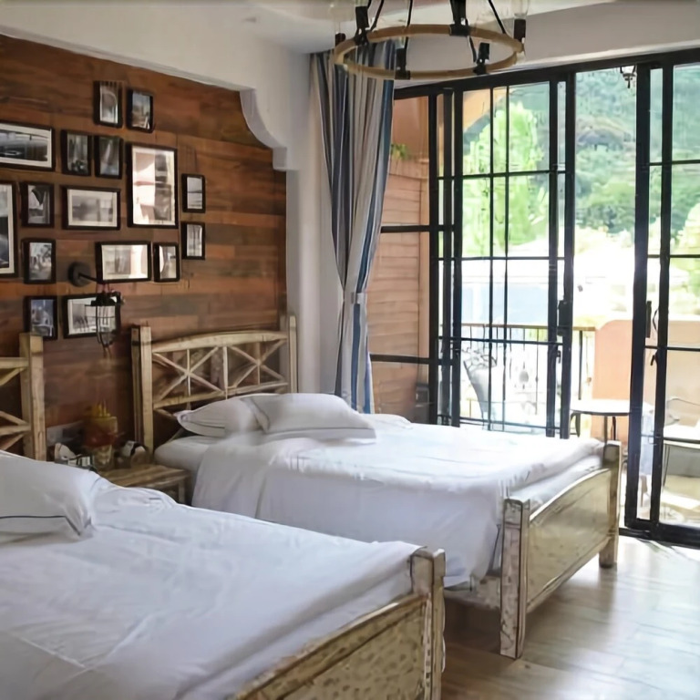 Lugu Lake Xiyue Wetland Landscape Hotel
