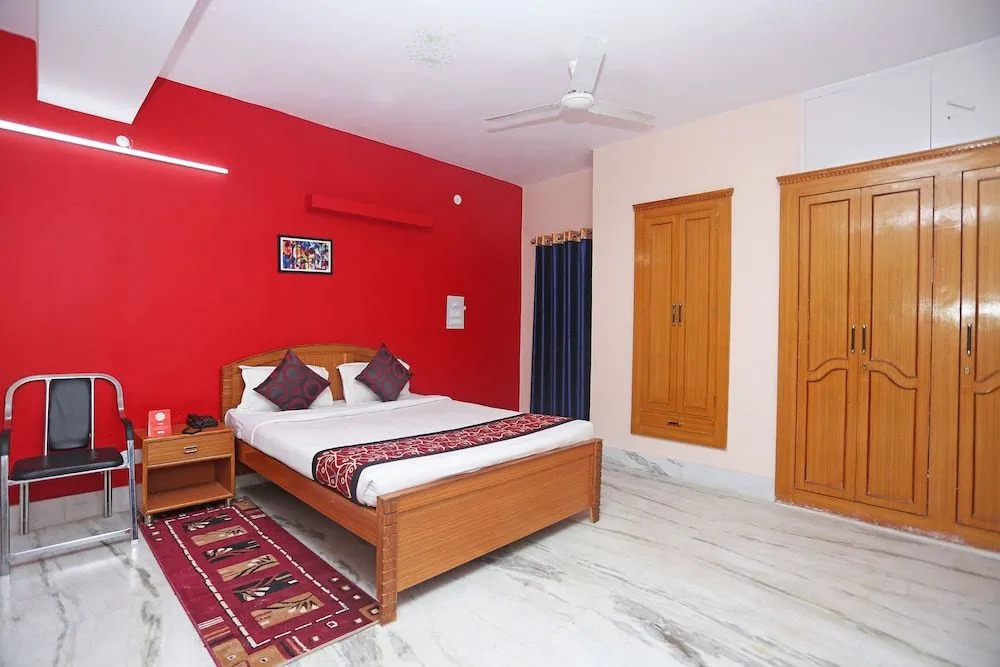OYO 10994 Hotel Luxury INN