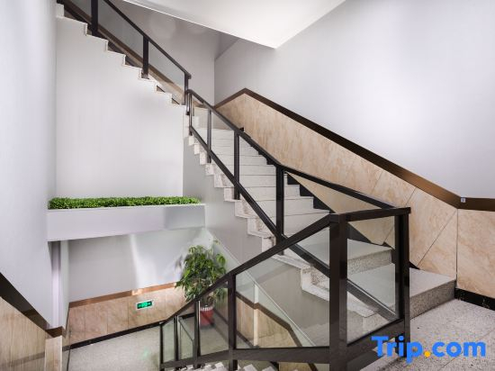 Mijia Youth Hotel