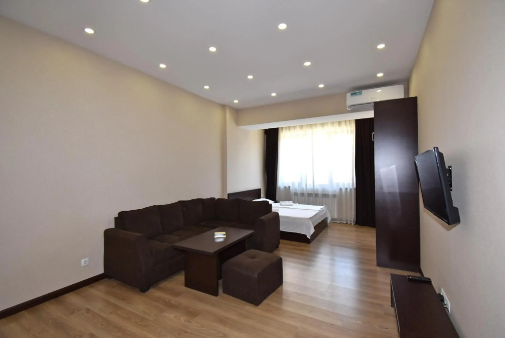 Residence North Avenue Teryan 8. 14 2