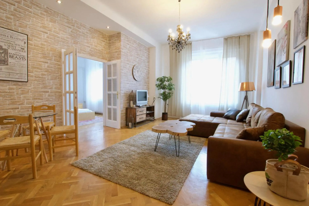 Standard Apartment by Hi5 - Madách