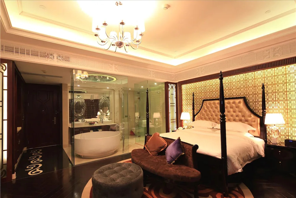Eden Club House