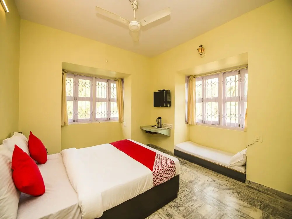 OYO 23500 Hotel Blue Valley