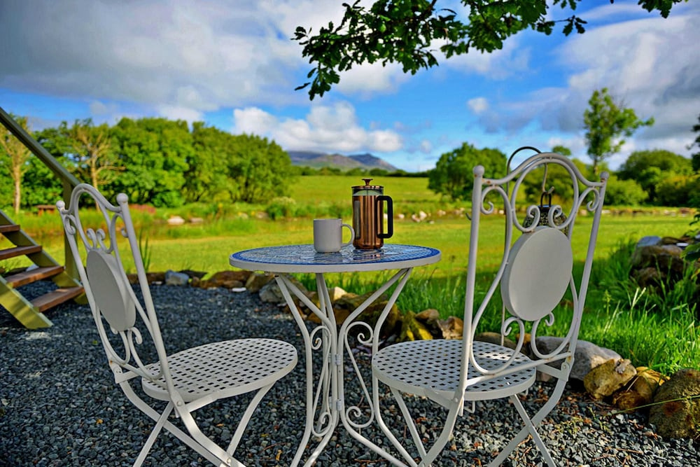 Shepherds Hut in Llyn With Snowdonia Views