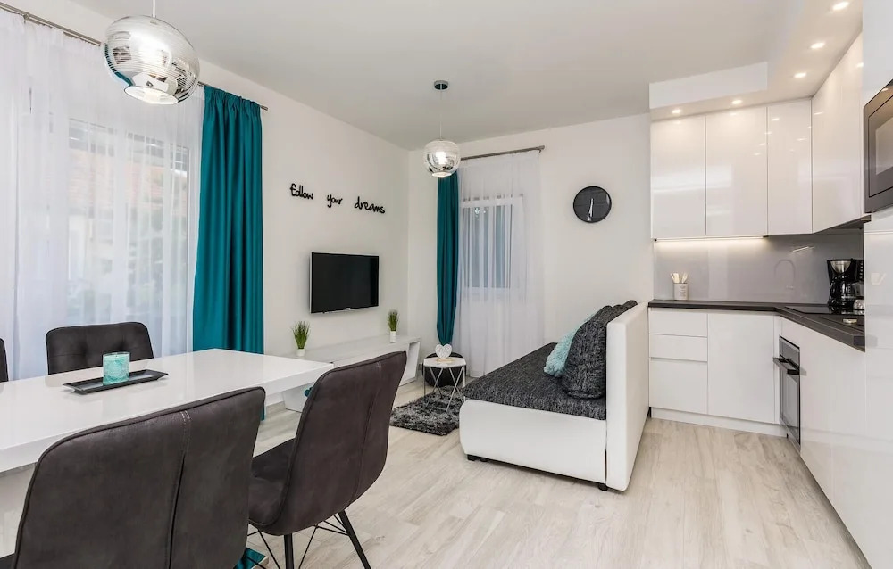 Amazing Home In Zdrelac