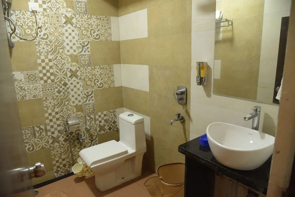 Royal Palms Luxury Service Apartment