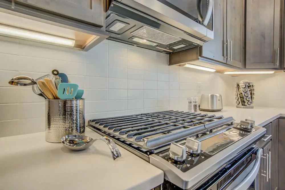 4BR Mnt Viewsmodern Urbanityrooftop Patio