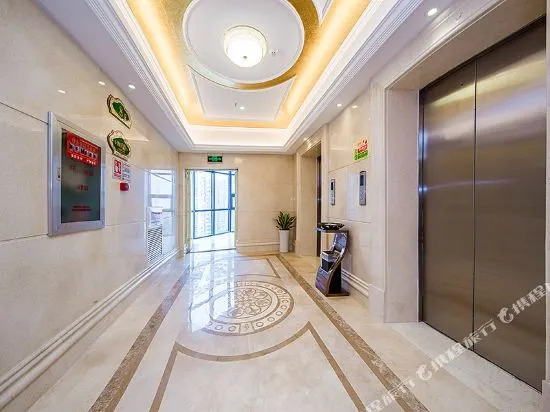 Vienna Hotel (Wuhan High speed Railway Station Honggangcheng Subway Station Store)