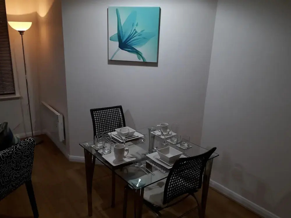 Luxury and Stylish 2 bedroom Apartment with en-suite