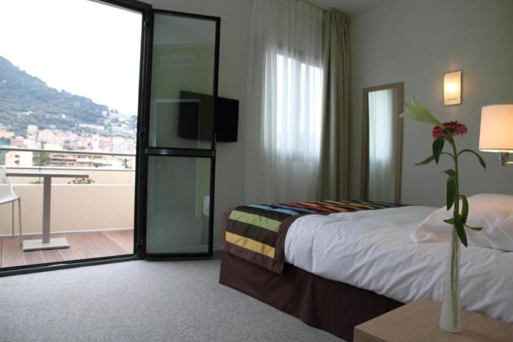 Esatitude Hotel