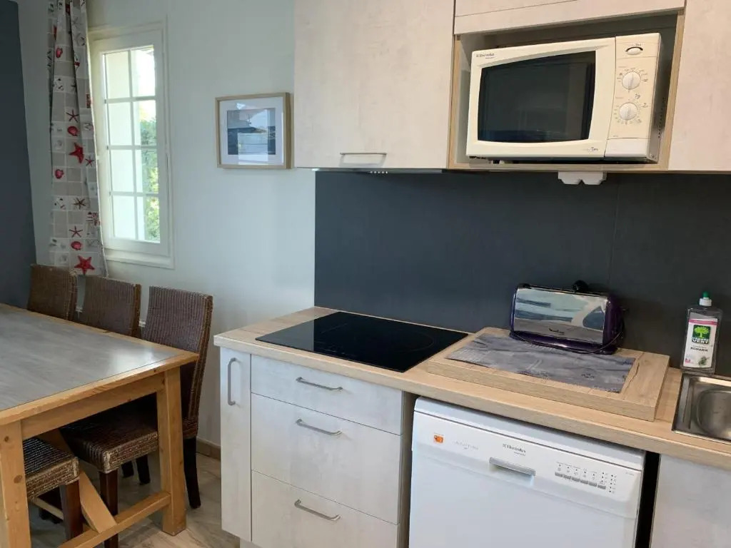 Maison Familiale avec Terrasse, 2 Chambres, Accès Plage et Golf - Animaux Bienvenus - FR-1-482-57