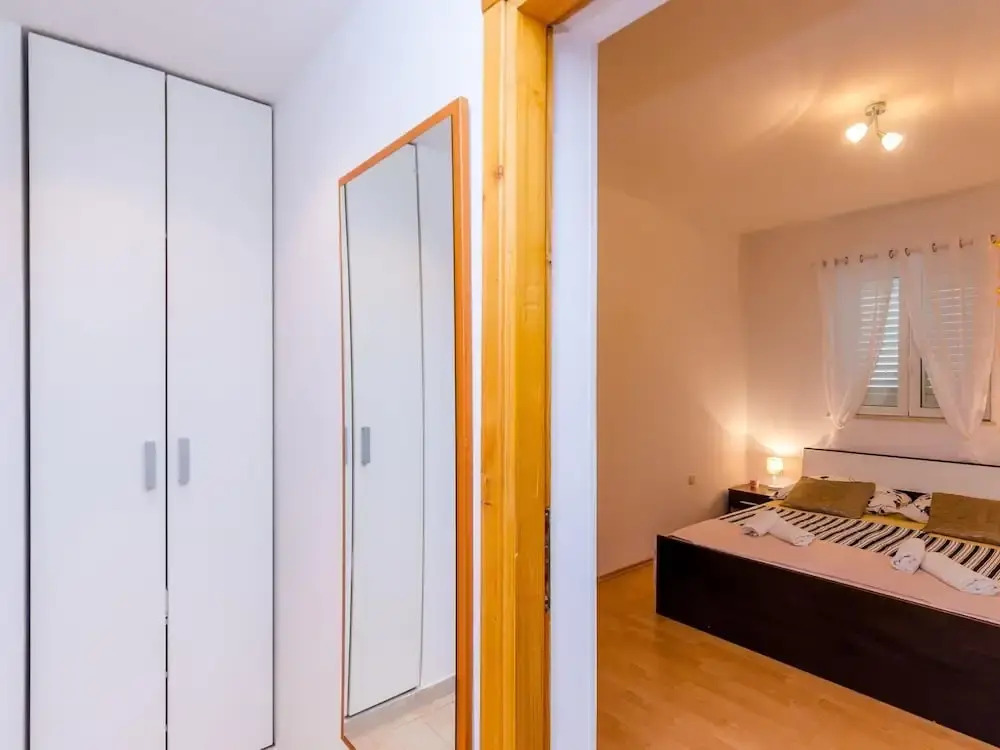 Apartment Antej - One Bedroom Apartment With Terrace and City View
