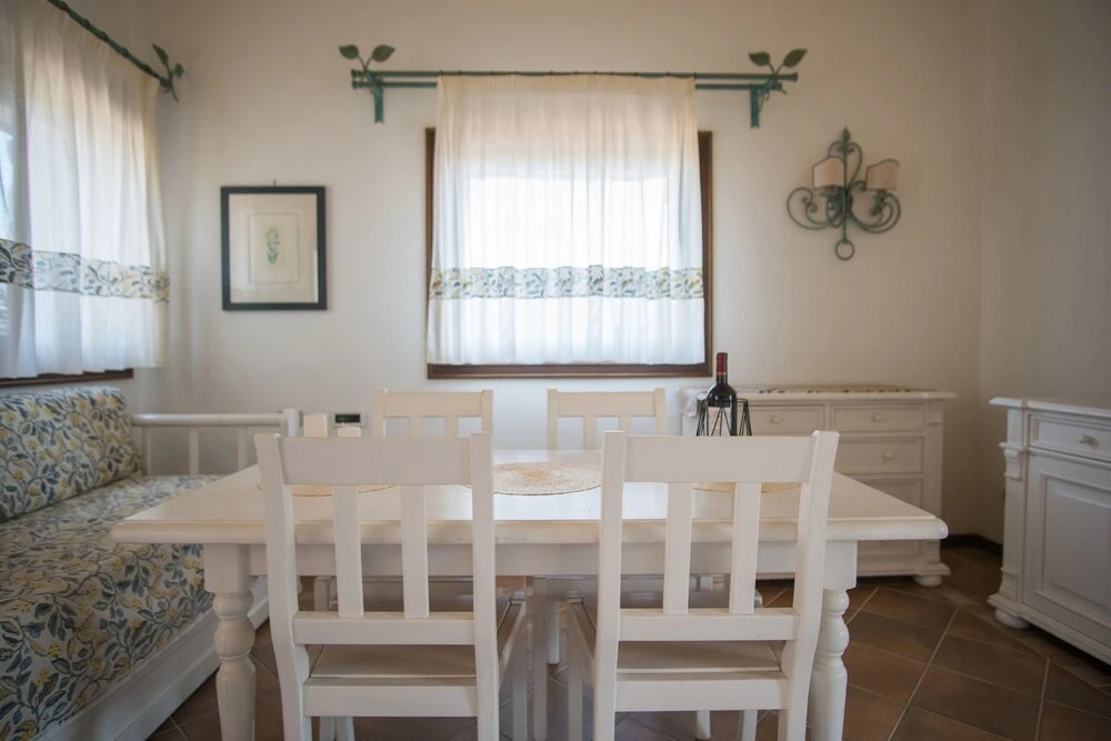 Beautiful Giardino Degli Oleandri 2 Bedroom Apt Sleeps 6 Plus a Child-childs bed