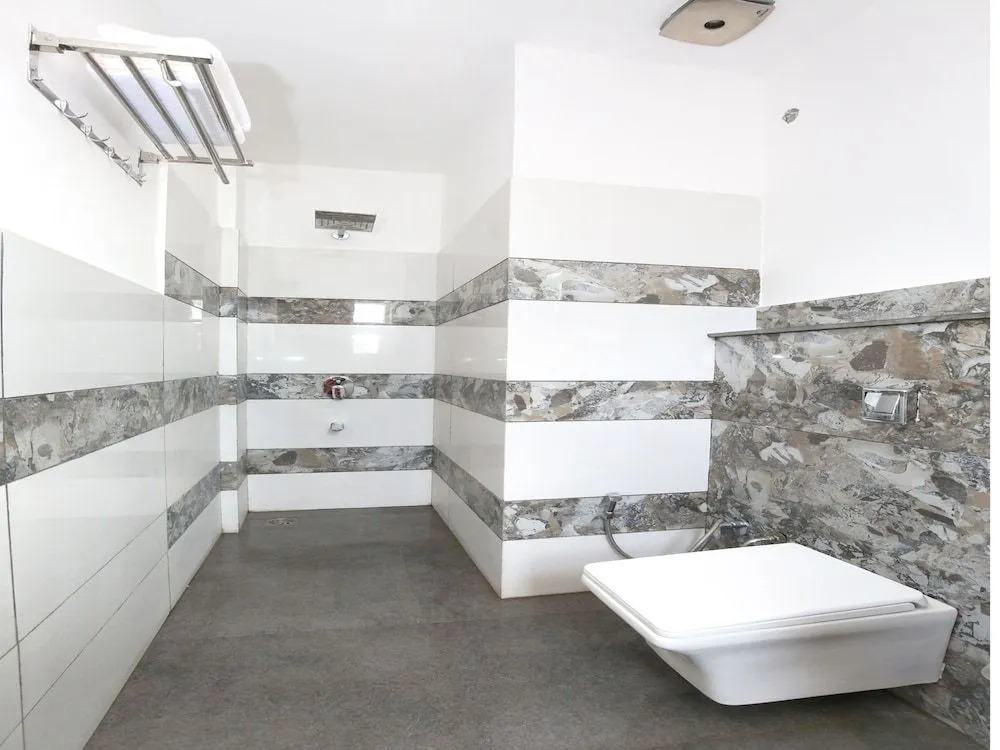 Oyo 11367 Hotel Yellow