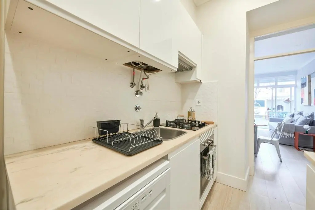 Charming 3BR APT w/ patio, by TimeCooler