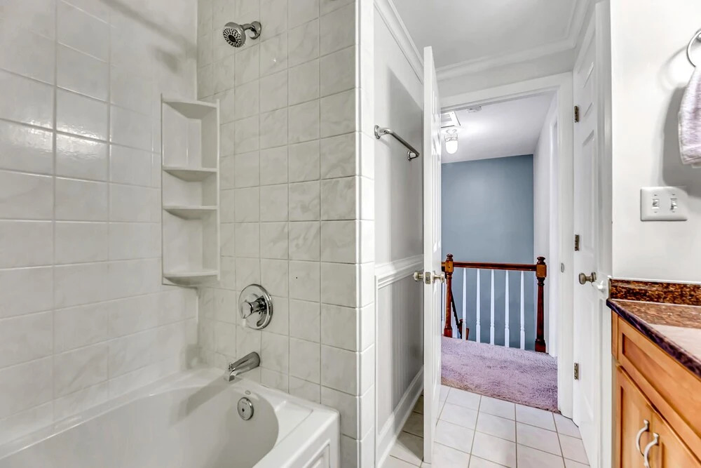 Stylish, spacious Uptown Condo! Perfect for large families and groups! Private patio! Minutes from downtown and airport!