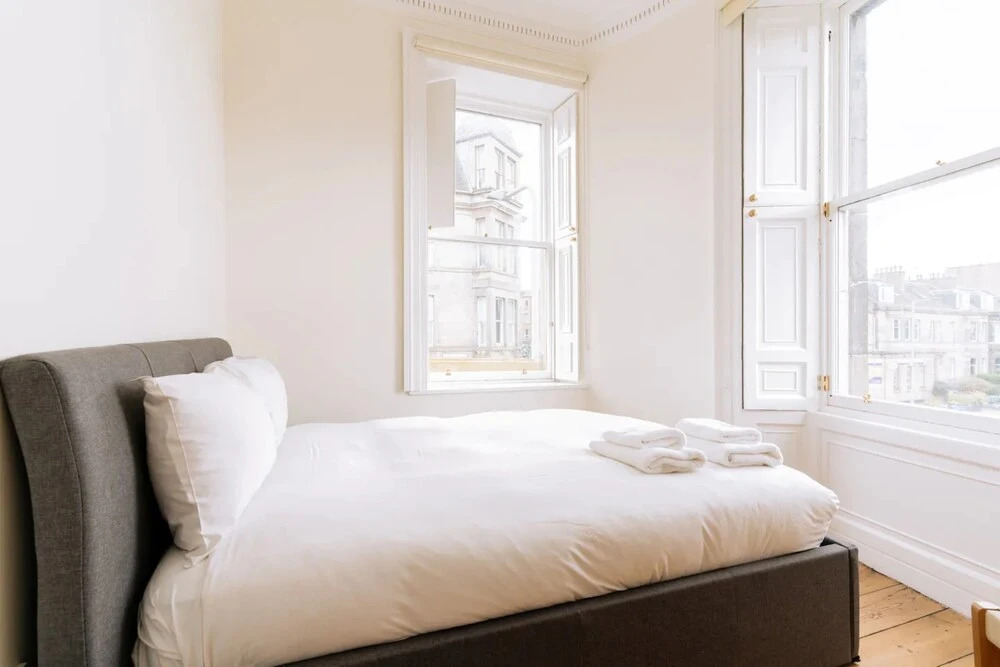 Bright and Cosy 2 Bedroom Flat in Trendy Leith