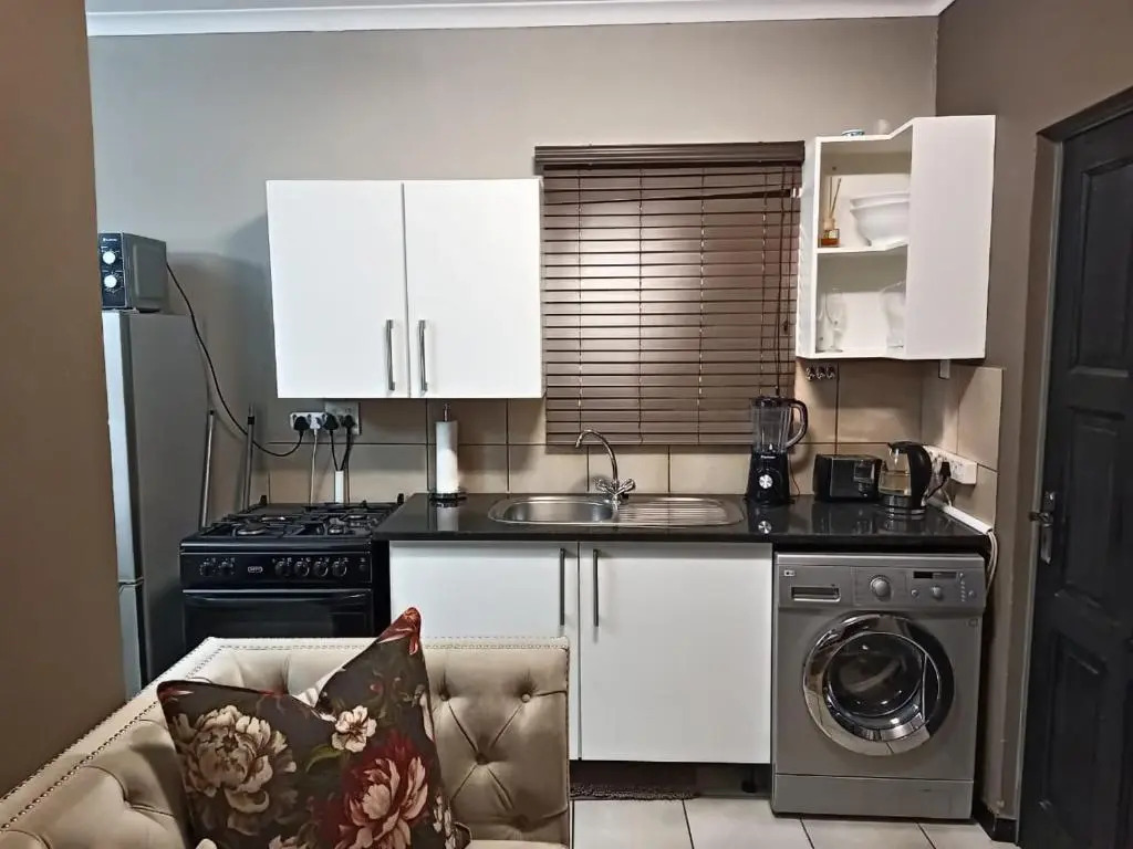 URlyfstyle Cottage Near OR Tambo International Airport