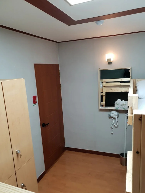 YOUNG STAY - Hostel