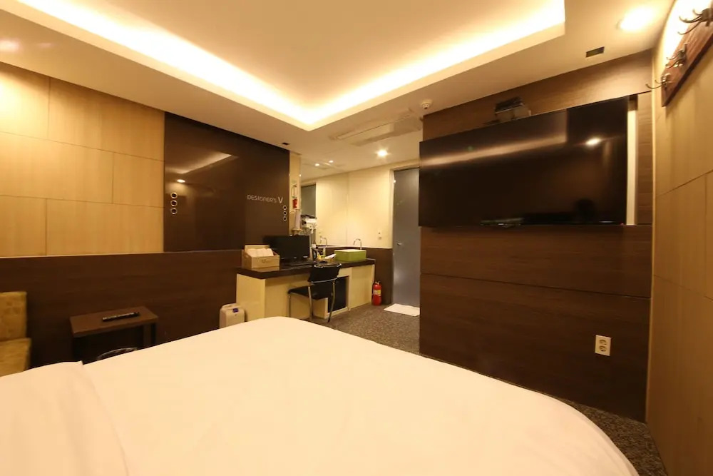 Moonbay Hotel