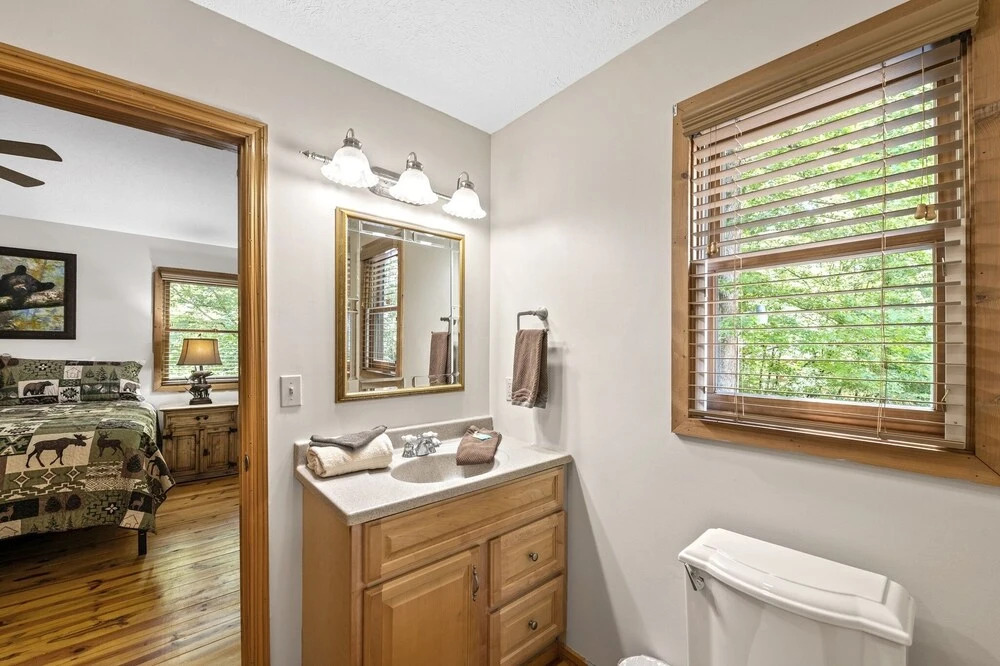 River Lodge 5 Bedroom Home by Redawning