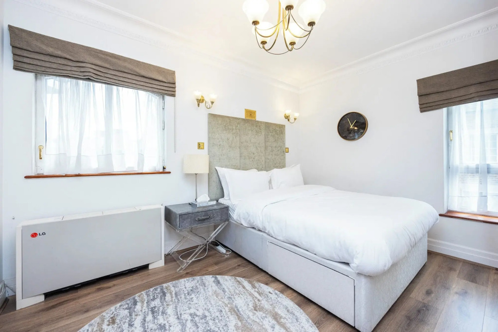 CARLTON COURT - MAYFAIR
