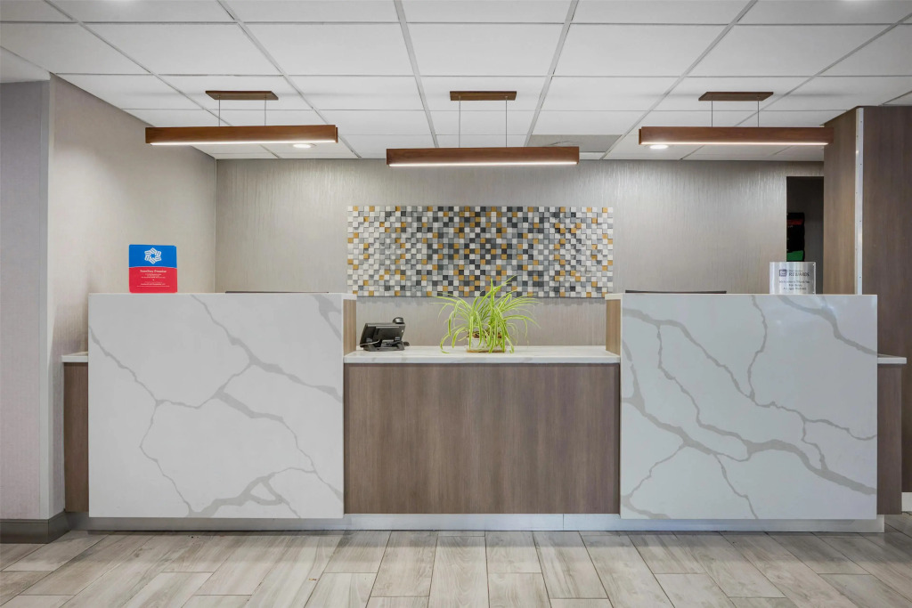SureStay Plus Hotel by Best Western Chicago Lombard