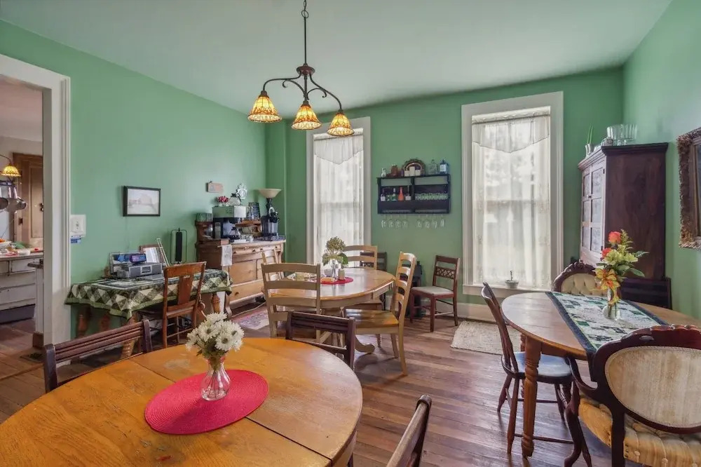 Dickinson Room by Main Street Bed & Breakfast