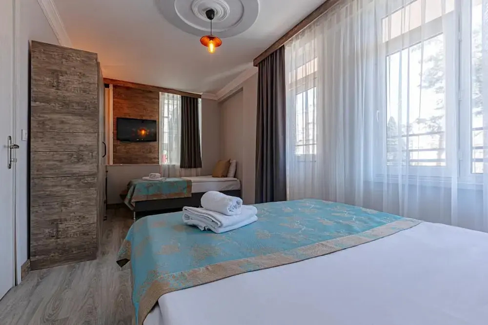 Seven City Hotel