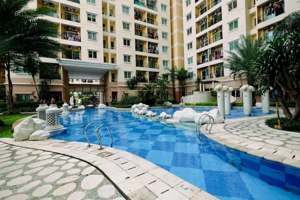 Strategic for 4 Pax 2BR City Home Apartment near MOI