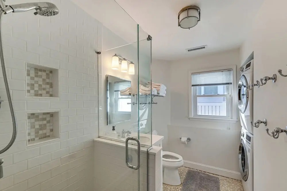 Walk to Beach & Dtwn Dining! Avalon Coastal Escape