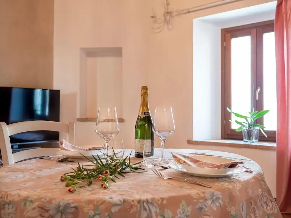 Stunning Apartment in Mombaroccio Near Metauro River