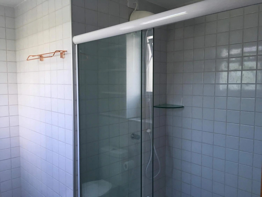Muro Alto Condomínio Clube - Flats completos para a família por Yolo
