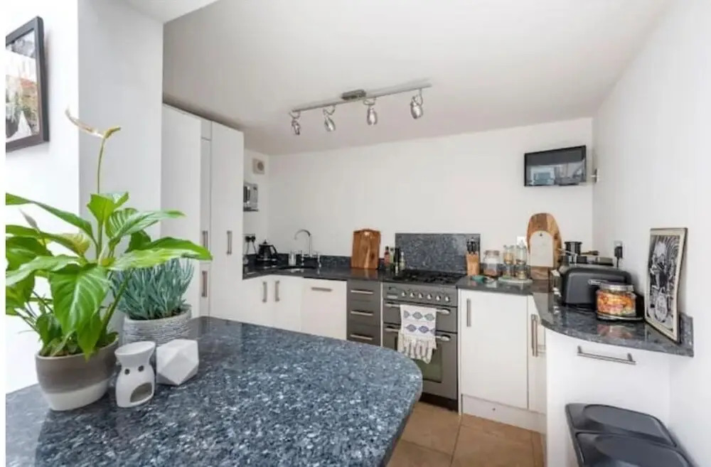 2 Bedroom Bath Townhouse With Parking
