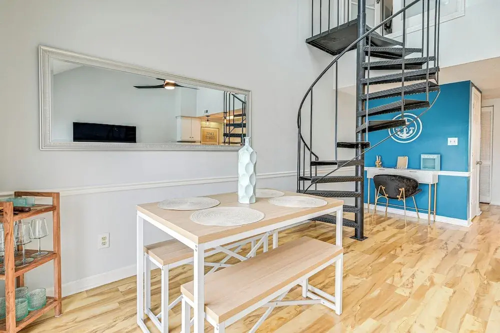 2 Mi to Surfside Beach: Coastal Escape w/ Balcony!