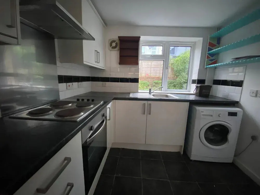 Lena St - 3 Bedroom House - Sleeps 6 - Wifi