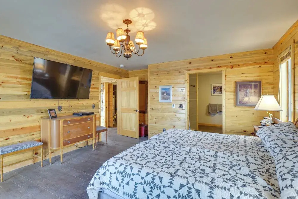 Jefferson Home w/ Mountain Views & Horse Pastures