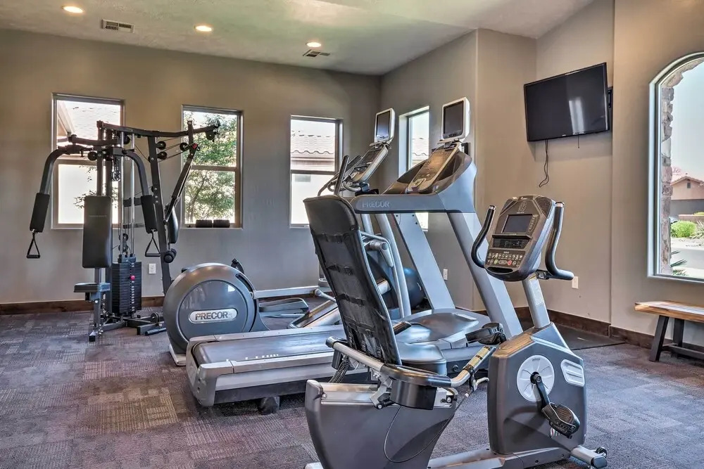 Utah Home w/ Pool & Hot Tub Access, Mtn Views!