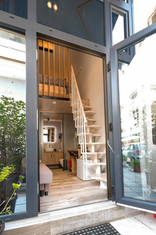 Blackhaus Young Mini