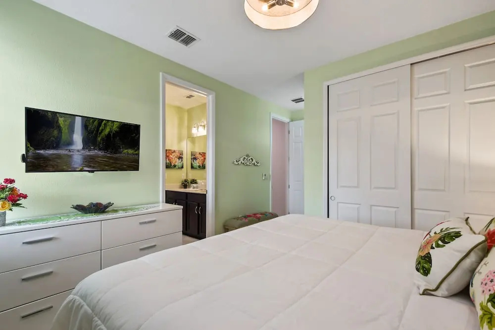 Ultimate 9-Bed Luxury Retreat - Movie Theater, Game Room, Pool, Spa & Themed Bedrooms in Resort Paradise