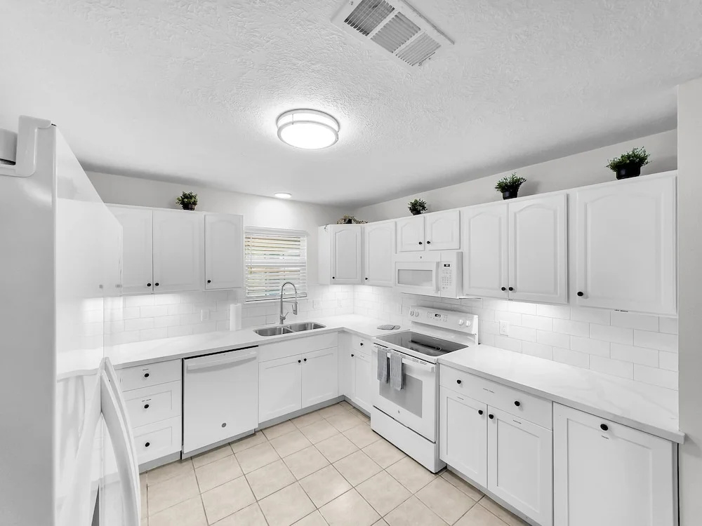 Over The Rainbow 3 Bedroom Home