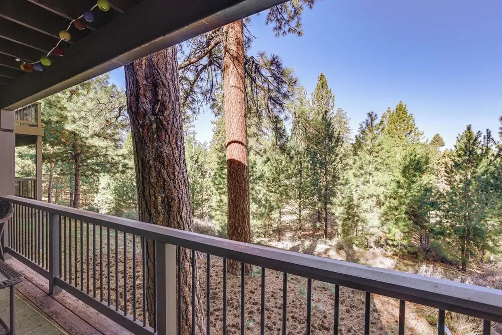 19 Mi to Mt Bachelor Ski Resort: Condo w/ Grill
