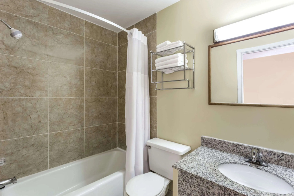 Days Inn by Wyndham Plymouth