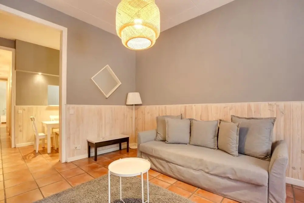 Beautiful 2bdr in Lovely Lesseps, 8mins to Metro