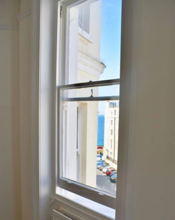 1 Bedroom Regency Flat Near Brighton Beach