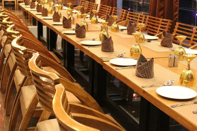 Hotel Paras Royale