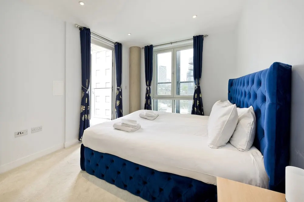 Spacious Flat Near South Bank by Underthedoormat