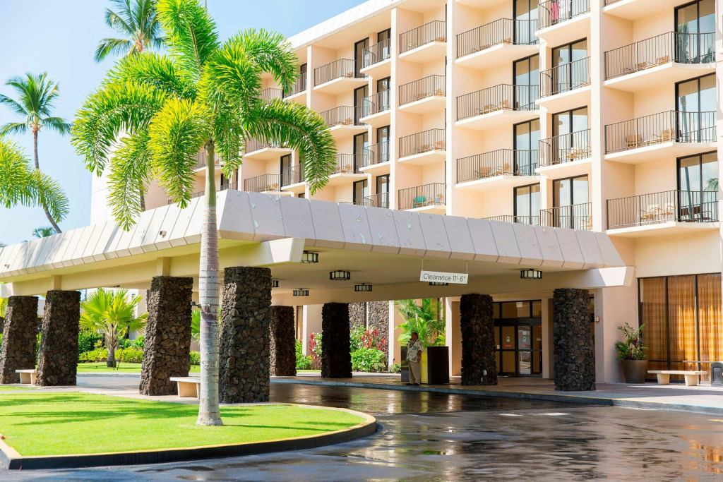 Courtyard by Marriott King Kamehamehas Kona Beach Hotel