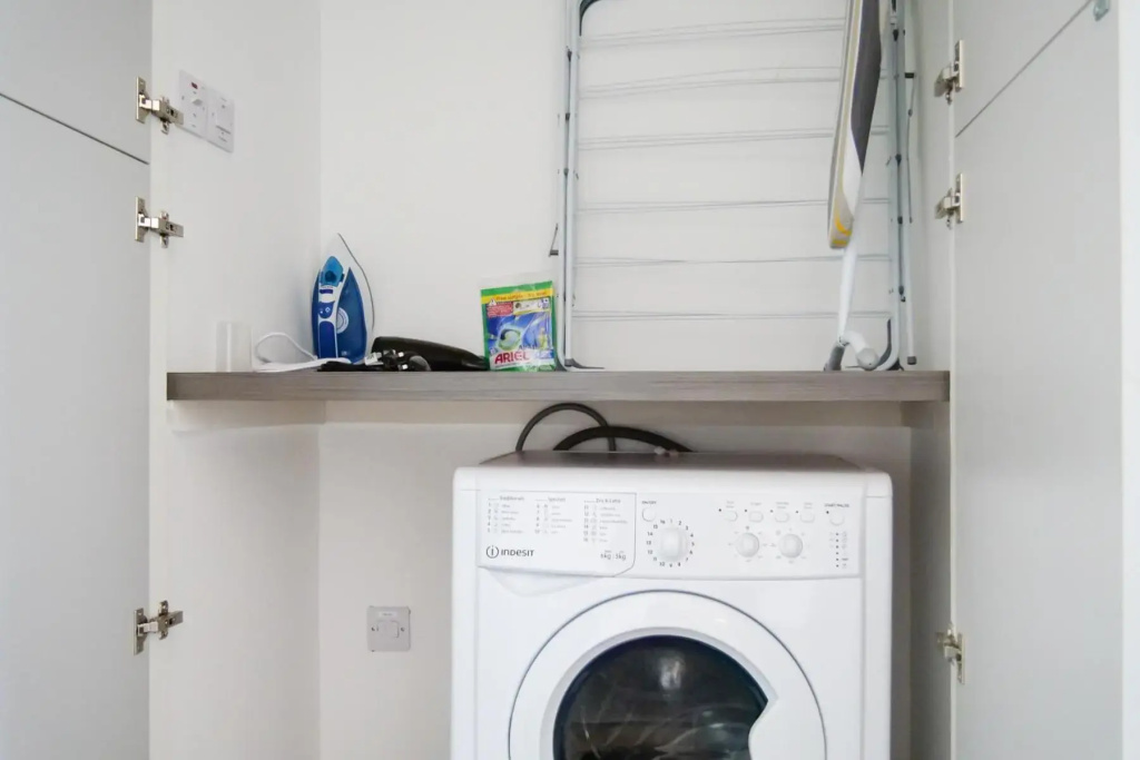 Superb 4 bedroom penthouse apartment in a superior Regency townhouse in heart of Cheltenham Town centre - NEWLY REFURBISHED THROUGHOUT